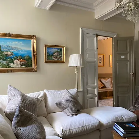 Boutique Town House *